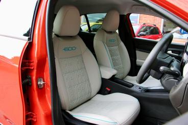 SPOTICAR Fiat 600e 54kwh La Prima Auto 5dr Used Car - Suv Electric Orange - Warwick - 1200637835_5