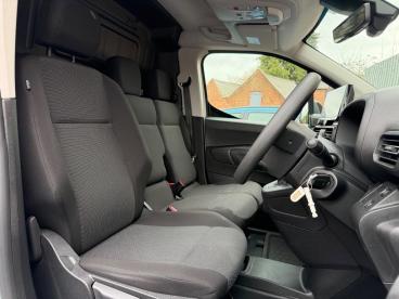 SPOTICAR Fiat Doblo 1.5 Multijet3 1000kg Primo Auto L1 Euro 6 (s/s) 5d Used Car - Commercial Vehicle Diesel White - Warwick - 1200577253_4