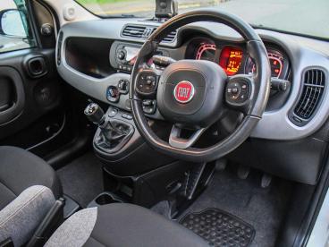 SPOTICAR Fiat Panda 1.0 Mhev City Life Euro 6 (s/s) 5dr Used Car - City Car Petrol White - Nuneaton - 1200564095_4