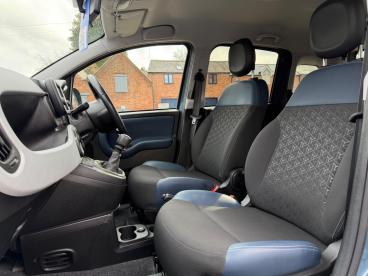 SPOTICAR Fiat Panda 1.0 Mhev City Cross Euro 6 (s/s) 5dr Used Car - City Car Petrol Blue - Warwick - 1200569760_4