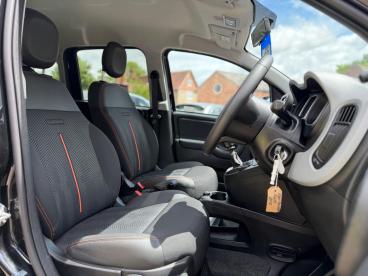 SPOTICAR Fiat Panda 1.0 Mhev Garmin Euro 6 (s/s) 5dr Used Car - City Car Petrol Black - Warwick - 1200604381_4