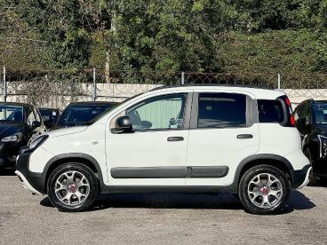 SPOTICAR Fiat Panda 1.0 Mhev City Cross Euro 6 (s/s) 5dr Used Car - City Car Petrol White - Pontypridd - 1200631132_4
