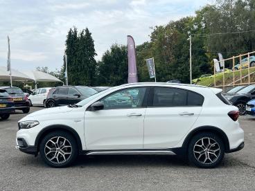 SPOTICAR Fiat Tipo 1.0 Cross Euro 6 (s/s) 5dr Used Car - Saloon Petrol White - Pontypridd - 1200548007_4
