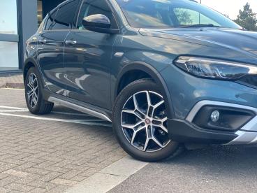 SPOTICAR Fiat Tipo 1.0 Cross Euro 6 (s/s) 5dr Used Car - Saloon Petrol Blue - Cheltenham - 1200552137_5