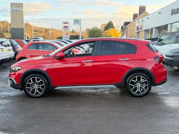 SPOTICAR Fiat Tipo 1.0 Cross Euro 6 (s/s) 5dr Used Car - Saloon Petrol Red - Chippenham - 1200561734_5