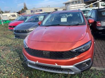 SPOTICAR Fiat Tipo 1.5 Firefly Turbo Mhev Cross Dct Euro 6 (s/s) 5dr Used Car - Saloon Petrol Orange - Slough - 1200573192_5