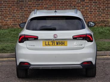 SPOTICAR Fiat Tipo 1.0 Cross Euro 6 (s/s) 5dr Used Car - Saloon Petrol White - Hemel Hempstead - 500573379_5