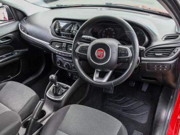 SPOTICAR Fiat Tipo 1.4 Mpi Street Euro 6 5dr Used Car - Saloon Petrol Red - Nuneaton - 1200598592_3