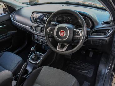 SPOTICAR Fiat Tipo 1.4 Mpi Easy Euro 6 5dr Used Car - Saloon Petrol Grey - Nuneaton - 1200607437_3