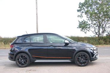 SPOTICAR Fiat Tipo 1.5 Firefly Turbo Mhev Garmin Dct Euro 6 (s/s) 5dr Used Car - Saloon Petrol Black - Bulkington - 1200627585_5