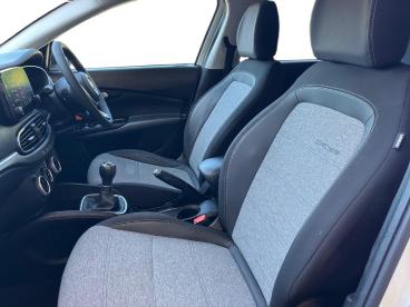SPOTICAR Fiat Tipo 1.0 Cross Euro 6 (s/s) 5dr Used Car - Saloon Petrol White - Colchester - 1200629352_2