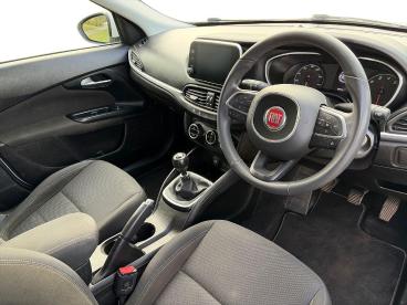 SPOTICAR Fiat Tipo 1.4 T-jet Lounge Euro 6 (s/s) 5dr Used Car - Estate Petrol White - Lincoln - 1200634379_5