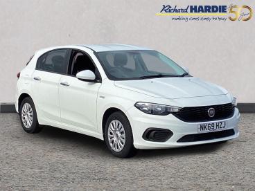 SPOTICAR Fiat Tipo 1.4 Mpi Easy Euro 6 5dr Used Car - Saloon Petrol White - Wallsend - 1200640351_1