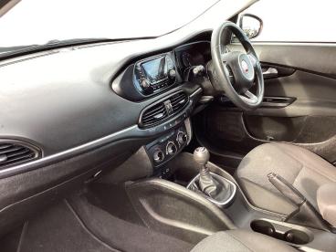 SPOTICAR Fiat Tipo 1.4 Mpi Easy Euro 6 5dr Used Car - Saloon Petrol White - Wallsend - 1200640351_3