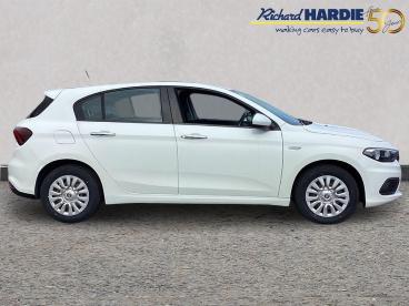 SPOTICAR Fiat Tipo 1.4 Mpi Easy Euro 6 5dr Used Car - Saloon Petrol White - Wallsend - 1200640351_5