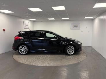 SPOTICAR Ford Focus 1.0t Ecoboost St-line Euro 6 (s/s) 5dr Used Car - Saloon Petrol Black - Stafford - 1200555152_2