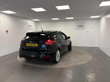 SPOTICAR Ford Focus 1.0t Ecoboost St-line Euro 6 (s/s) 5dr Used Car - Saloon Petrol Black - Stafford - 1200555152_3