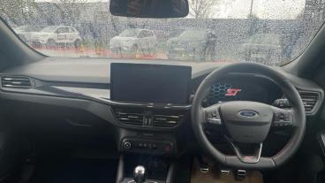 SPOTICAR Ford Focus 2.3t Ecoboost St Euro 6 (s/s) 5dr Used Car - Estate Petrol  - Leicester - 1200558365_4
