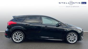 SPOTICAR Ford Focus 1.0t Ecoboost St-line Euro 6 (s/s) 5dr Used Car - Saloon Petrol Blue - Wimbledon - 1200573577_2