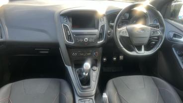 SPOTICAR Ford Focus 1.0t Ecoboost St-line Euro 6 (s/s) 5dr Used Car - Saloon Petrol Blue - Wimbledon - 1200573577_5