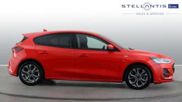 SPOTICAR Ford Focus 1.0t Ecoboost St-line Euro 6 (s/s) 5dr Used Car - Saloon Petrol Red - Birmingham - 1200577534_4