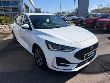SPOTICAR Ford Focus 1.0t Ecoboost Mhev St-line Dct Euro 6 (s/s) 5dr Used Car - Saloon Hybrid White - Forfar - 1200601039_1