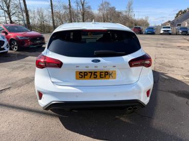 SPOTICAR Ford Focus 1.0t Ecoboost Mhev St-line Dct Euro 6 (s/s) 5dr Used Car - Saloon Hybrid White - Forfar - 1200601039_2