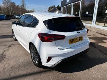 SPOTICAR Ford Focus 1.0t Ecoboost Mhev St-line Dct Euro 6 (s/s) 5dr Used Car - Saloon Hybrid White - Forfar - 1200601039_4