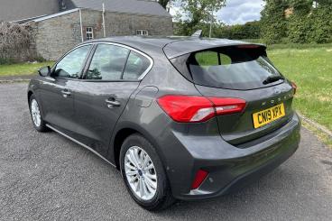 SPOTICAR Ford Focus 1.0t Ecoboost Titanium Euro 6 (s/s) 5dr Used Car - Saloon Petrol Grey - Bridgend - 1200601238_3