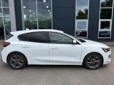 SPOTICAR Ford Focus 1.0t Ecoboost Mhev St-line Dct Euro 6 (s/s) 5dr Used Car - Saloon Hybrid White - Rugby - 1200609298_5