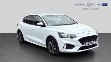 SPOTICAR Ford Focus 1.0t Ecoboost St-line Auto Euro 6 (s/s) 5dr Used Car - Saloon Petrol White - Nottingham - 1200620847_1