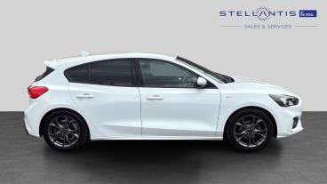 SPOTICAR Ford Focus 1.0t Ecoboost St-line Auto Euro 6 (s/s) 5dr Used Car - Saloon Petrol White - Nottingham - 1200620847_2