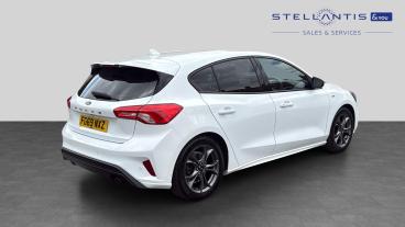 SPOTICAR Ford Focus 1.0t Ecoboost St-line Auto Euro 6 (s/s) 5dr Used Car - Saloon Petrol White - Nottingham - 1200620847_3
