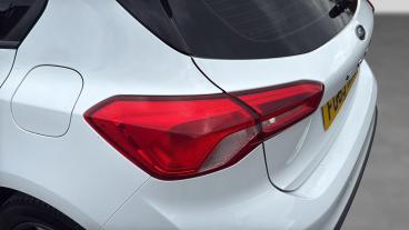 SPOTICAR Ford Focus 1.0t Ecoboost St-line Auto Euro 6 (s/s) 5dr Used Car - Saloon Petrol White - Nottingham - 1200620847_5