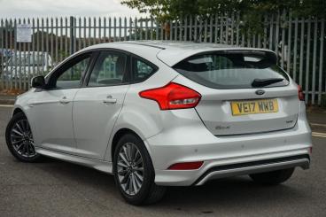 SPOTICAR Ford Focus 1.0t Ecoboost St-line Euro 6 (s/s) 5dr Used Car - Saloon Petrol Silver - Bromsgrove - 1200623360_2