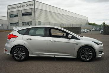 SPOTICAR Ford Focus 1.0t Ecoboost St-line Euro 6 (s/s) 5dr Used Car - Saloon Petrol Silver - Bromsgrove - 1200623360_5