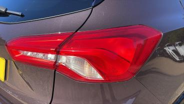 SPOTICAR Ford Focus 1.5t Ecoboost Vignale Euro 6 (s/s) 5dr Used Car - Saloon Petrol Purple - Hatfield - 1200624264_5