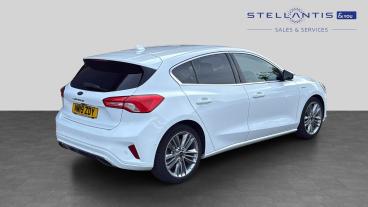 SPOTICAR Ford Focus 1.0t Ecoboost Vignale Euro 6 (s/s) 5dr Used Car - Saloon Petrol White - Sheffield - 1200627143_3