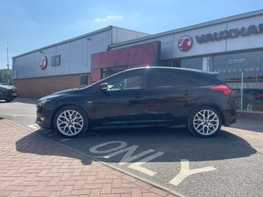 SPOTICAR Ford Focus 1.0t Ecoboost St-line Euro 6 (s/s) 5dr Used Car - Saloon Petrol Black - Melton Mowbray - 1200634273_2