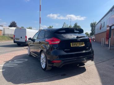 SPOTICAR Ford Focus 1.0t Ecoboost St-line Euro 6 (s/s) 5dr Used Car - Saloon Petrol Black - Melton Mowbray - 1200634273_3