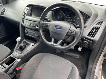 SPOTICAR Ford Focus 1.0t Ecoboost St-line Euro 6 (s/s) 5dr Used Car - Saloon Petrol Silver - Cirencester - 1200643056_3