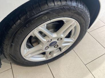 SPOTICAR Ford Ka 1.2 Ti-vct Zetec Euro 6 5dr Used Car - City Car Petrol White - Bridgend - 1200576714_4