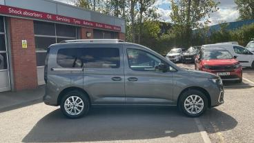 SPOTICAR Ford Tourneo Connect 2.0 Ecoblue Titanium Dct Euro 6 (s/s) 5dr Used Car - Mpv Diesel Grey - Redditch - 1200628085_5