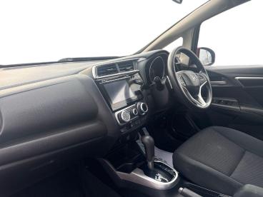 SPOTICAR Honda Jazz 1.3 I-vtec Se Navi Cvt Euro 6 (s/s) 5dr Used Car - City Car Petrol Red - Wallsend - 1200591393_3