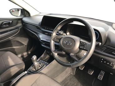 SPOTICAR Hyundai Bayon 1.0 T-gdi Mhev Premium Euro 6 (s/s) 5dr Used Car - Suv Hybrid White - Bangor - 1200549179_3