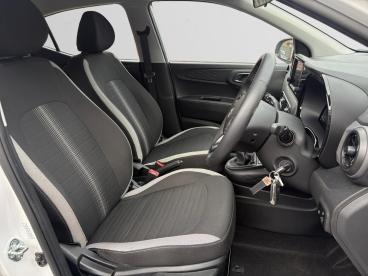 SPOTICAR Hyundai I10 1.2 Advance Euro 6 (s/s) 5dr Used Car - City Car Petrol White - Sudbury - 1200539336_3