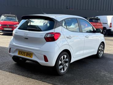 SPOTICAR Hyundai I10 1.0 Advance Auto Euro 6 (s/s) 5dr Used Car - City Car Petrol White - Eglinton - 1200595839_3