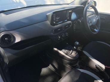 SPOTICAR Hyundai I10 1.2 Premium Auto Euro 6 (s/s) 5dr Used Car - City Car Petrol White - Ormskirk - 1200600465_2