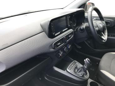 SPOTICAR Hyundai I10 1.2 Se Connect Auto Euro 6 (s/s) 5dr Used Car - City Car Petrol White - Bangor - 1200601358_5