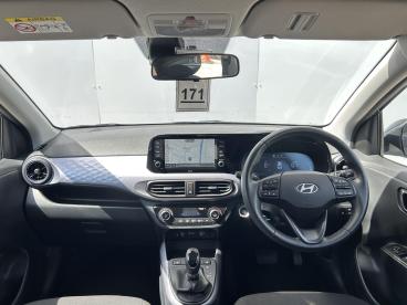 SPOTICAR Hyundai I10 1.0 Premium Auto Euro 6 (s/s) 5dr Used Car - City Car Petrol Black - Preston - 1200618723_5